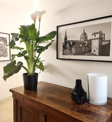 Old Town House | Foresteria Juvarra: Family-Friendly Retreat with Kitchenette