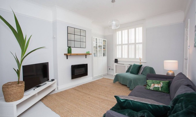 Worthing Cottage | Foresters Cottage: Pet-Friendly Retreat for Up to 4 Guests