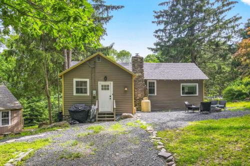 Canadensis House | Experience Nature at Forestside Lodge - Pet & Child Friendly