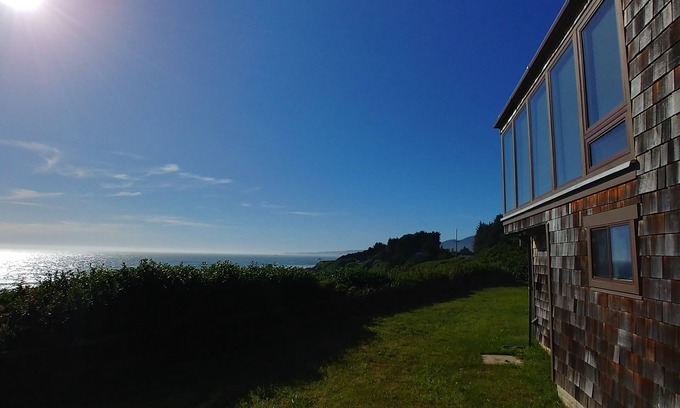 Smith River House | Embrace Ocean Views & Nearby Rivers - Guest Rated 9.8