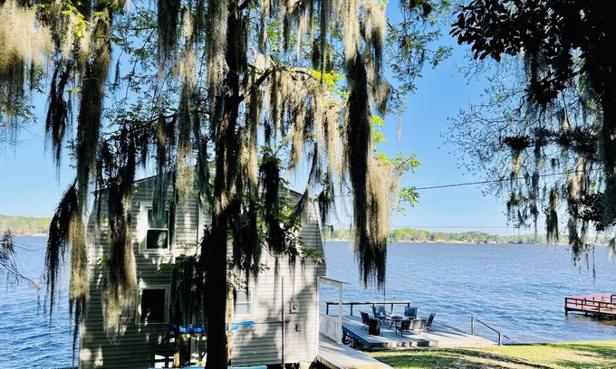 Cobb House | Idyllic Views at "Forever Young" Lake Blackshear Retreat