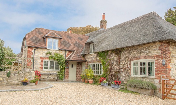 West Lulworth Cottage | Pet-Friendly Forge Cottage with Garden in West Lulworth