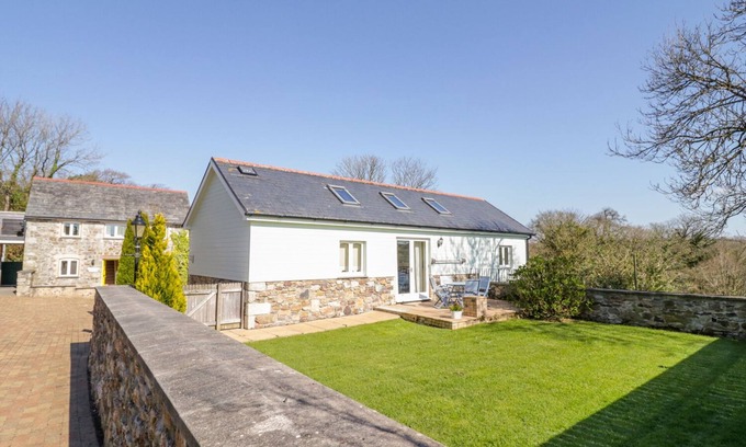 St. Columb Major Cottage | Family-Friendly Forget-Me-Not with Ocean View in St Columb