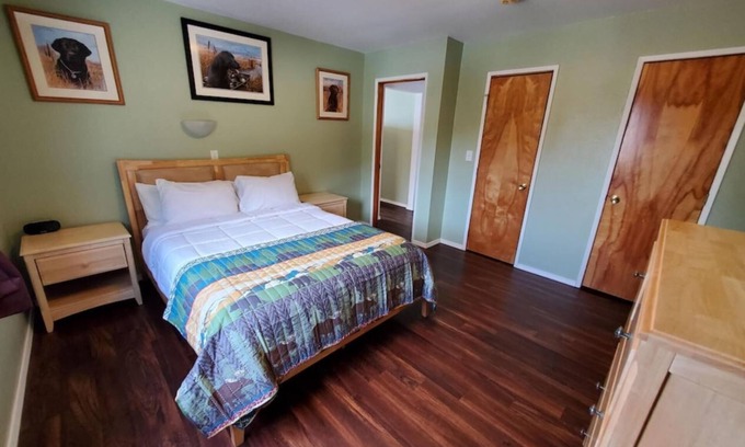 Sitka Apartment | Discover Forget-Me-Not Inn: Waterfront Retreat with Kitchen