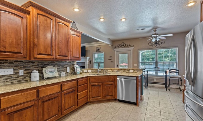 Bentonville - Fayetteville House | Forget your worries in this spacious and serene space