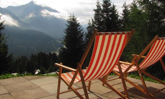 Valbella Apartment | Inviting Forigel Gartenwohnung with Spa and Kitchen Access