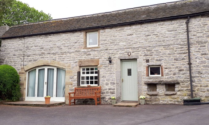 Monyash Cottage | Idyllic Former Coach House: A Cozy Holiday Cottage Retreat