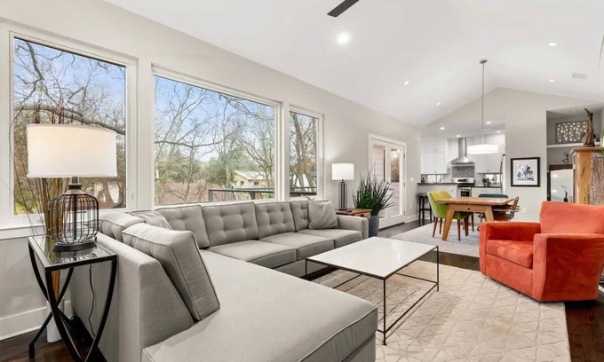 Zilker House | Stay in a Historic Home of SXSW Director - Sleeps 5!