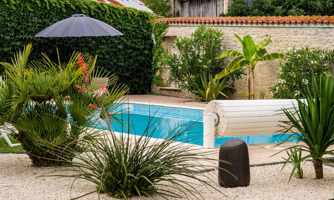 Arcais House | Enchanting Old Maraîchine House with Pool & Tennis Court