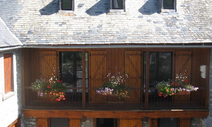 Cadeac House | Cozy Pyrenees-Style Retreat with Spa and Hot Tub