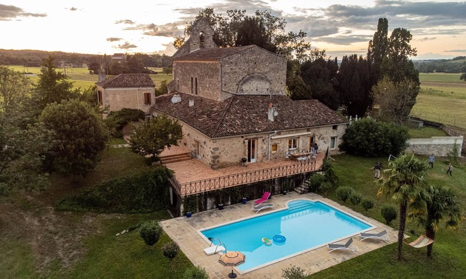 Moncrabeau Villa | Discover a Historic Former Presbytery with Pool Access