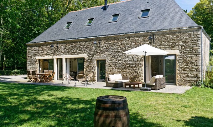 Guerande Cottage | Historic Oceanfront Retreat in Former 17th Century Stables