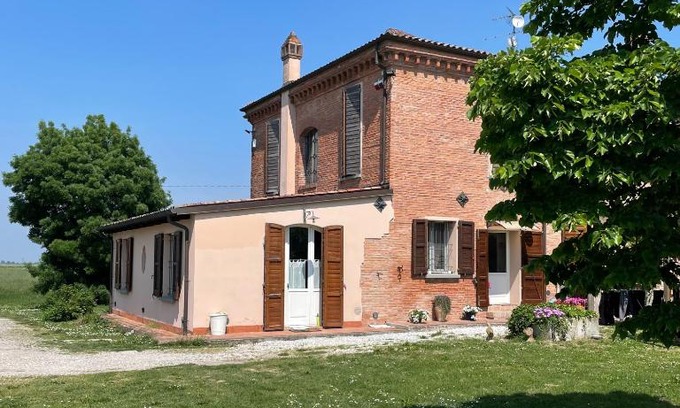 Imola Apartment | Discover the Formula 1 Country House: Family-Friendly Retreat