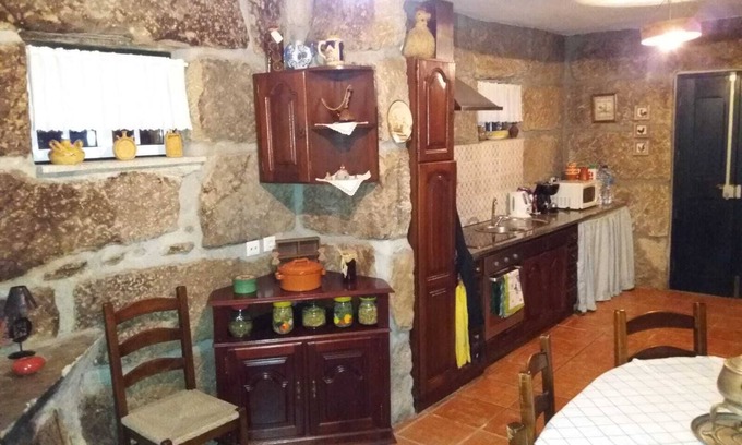 Seixo da Beira Cottage | Pet-Friendly Forno da Aldeia House with Spa in Serra da Estrela