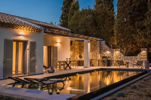 Sarlata Villa | Explore Forrest Villa: Family-Friendly with Pool Access