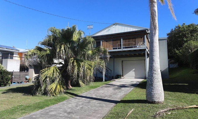 Forster House | Forster Beach House: 2 BR, 1 BA House in Forster, Sleeps 5