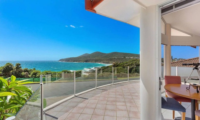 Forster House | Beachfront Getaway at Jewel of the Sea with Pool & Spa
