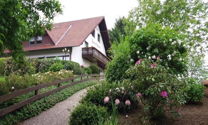Bad Oeynhausen Hotel | Pet-Friendly Forsthaus Alter Foerster with Ocean View Dining