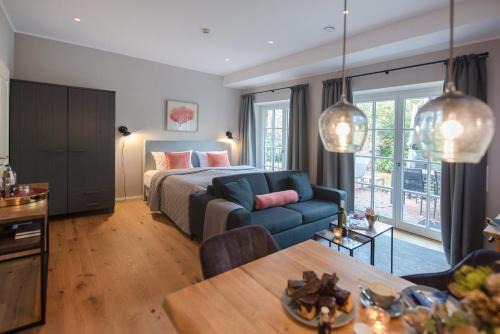 Friedeburg Apartment | Discover Forsthaus Gödens: Pet-Friendly Beach Retreat