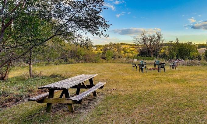 Fort Calhoun Apartment | Fort Calhoun Retreat with Screened Porch & Family Playground