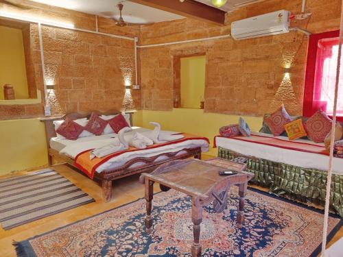 Amar Sagar Pol House | Budget-Friendly Saffron Homestay with Family Amenities