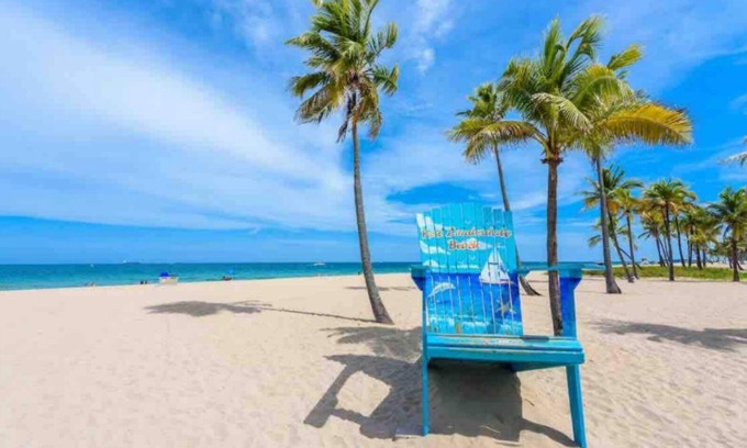 Harbordale House | Ideally Located Fort Lauderdale Harbourside Flats with Ocean Views