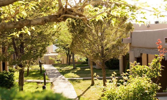 Northeast Santa Fe Apartment | Fort Marcy Hotel Suites: Family-Friendly Retreat with Pool