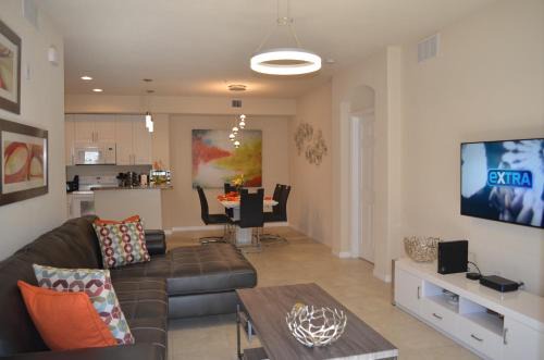 Biggar Apartment | Explore Fort Myers Oceanfront Condo with Pool & Hot Tub