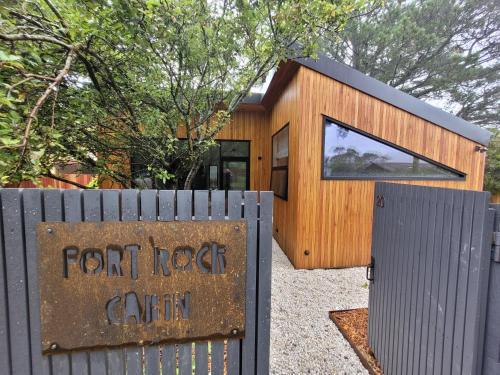 Blackheath Ski Chalet | Exceptional Fort Rock Cabin - Ideal for Families and Friends