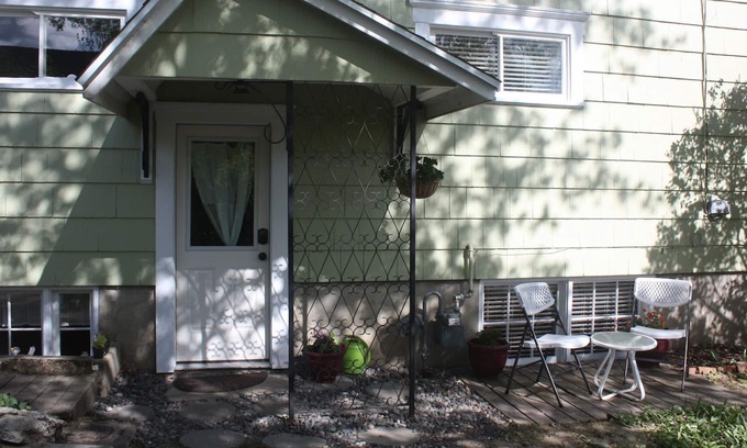 Moscow Apartment | Exceptional Fort Russell Cottage Suite with Pet-Friendly Amenities