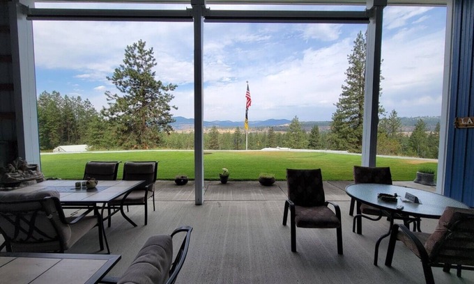 Davenport House | Fort Spokane Home with Mtn Views