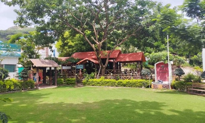 Daulatabad Hotel | Discover Fort View Resort: Family-Friendly with Pool Access