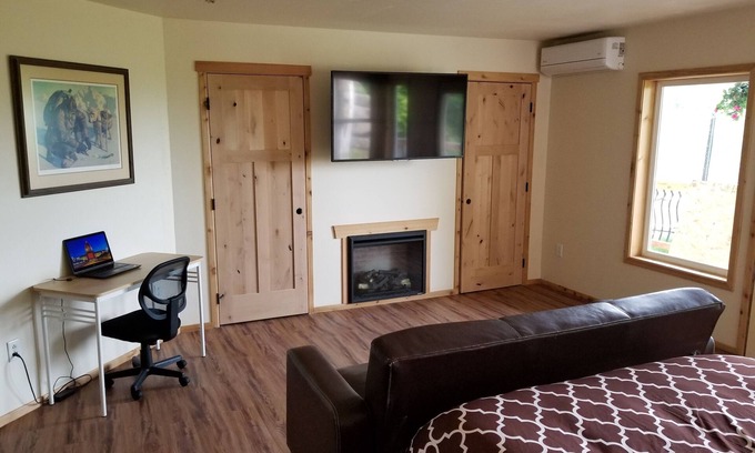 Wrangell Bed & Breakfast | Top-Rated Orca Room at Fort Wrangell with Great Amenities