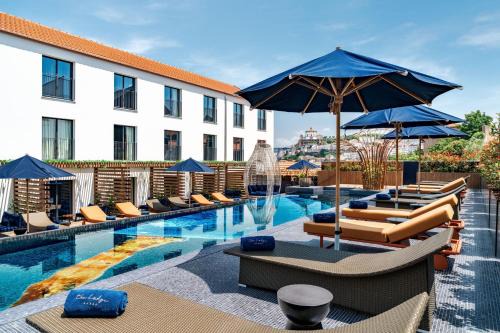 Santa Marinha Hotel | Discover The Lodge Hotel: Oceanfront Haven with Pool