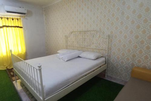 Paiton Hotel | Convenient Fortuna Hotel RedPartner Near Tol Paiton Exit