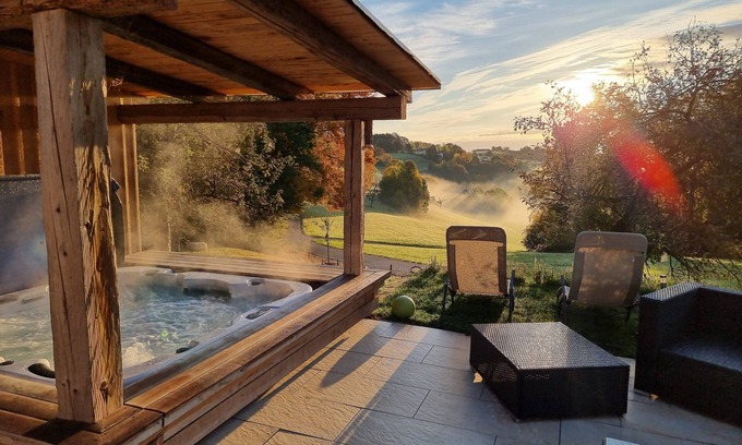 Sankt Margarethen an der Raab Apartment | Relax at Fortuna: Wellness Retreat with Spa & Hot Tub
