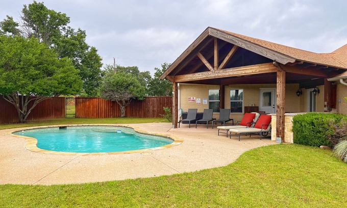 Lincoln Park House | Serene House with Private Pool Near Local Wineries
