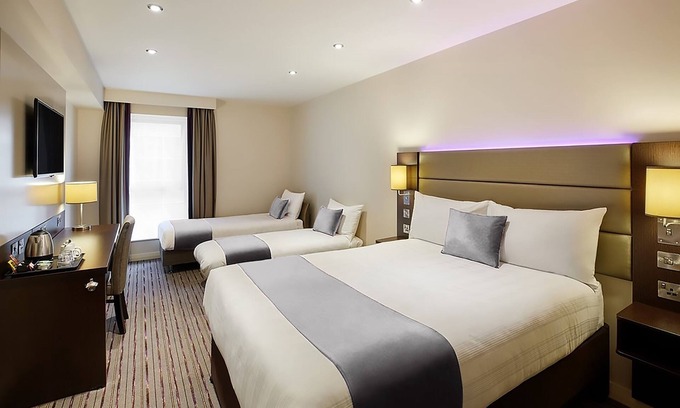Ainley Top Hotel | Discover Fortune Huddersfield: Family-Friendly Amenities Await