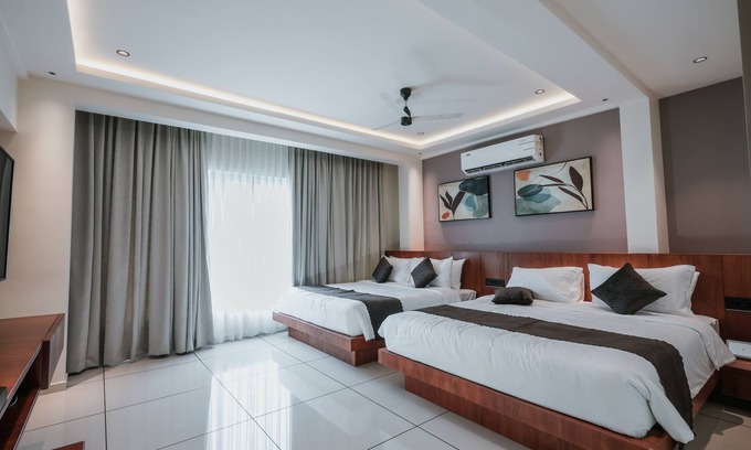 Kasaragod Hotel | Welcoming Fortview Suites: Family-Friendly & Accessible Stay
