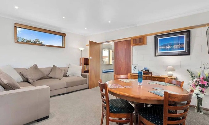 Lindisfarne Cottage | Charming Renovated Cottage with Spa on Esplanade - 10/10 Rated