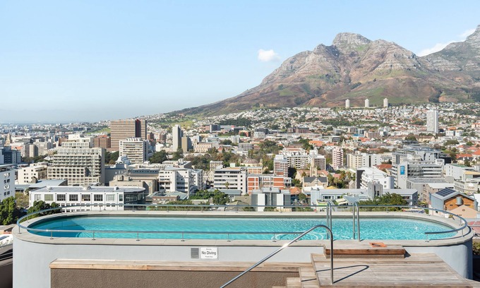 Bo'Kaap Apartment | Stylish FortyOnL 608: Family-Friendly with Pool & Breakfast