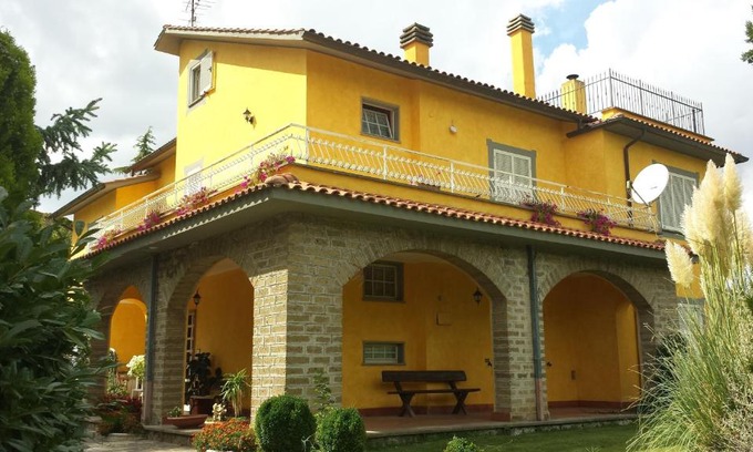 Vetralla Bed & Breakfast | Discover Forum Cassii: Pet-Friendly and Family Welcoming