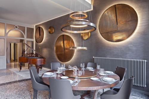 Cannaregio Apartment | Elegant Fosca Palace Prestige Terrace with Family-Friendly Amenities