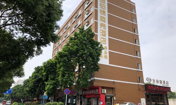Foshan Hotel | Discover Foshan Jin Bo Jin Business Hotel with Hot Tub Access