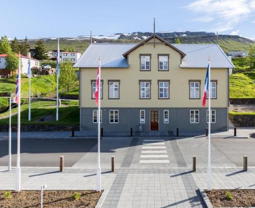 Faskrudsfjordur Hotel | Pet-Friendly Fosshotel Eastfjords with High Review Score