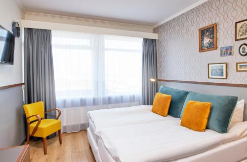 Stykkisholmur Hotel | Discover Fosshotel Stykkisholmur: Pet-Friendly Comfort