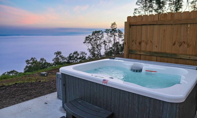 Lupton City House | Relax at Foster Falls: Spa & Hot Tub Retreat