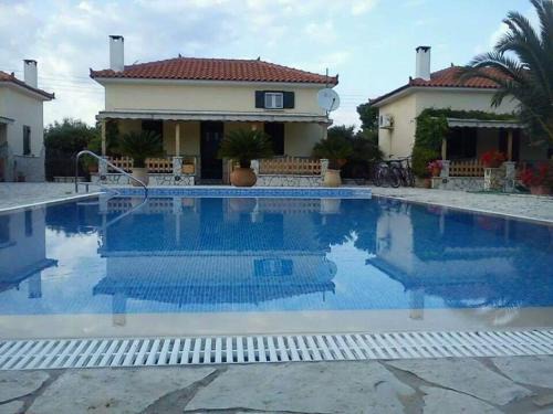 Astros Apartment | FOUFAS HOUSES: Oceanfront Retreat with Pool and Hot Tub