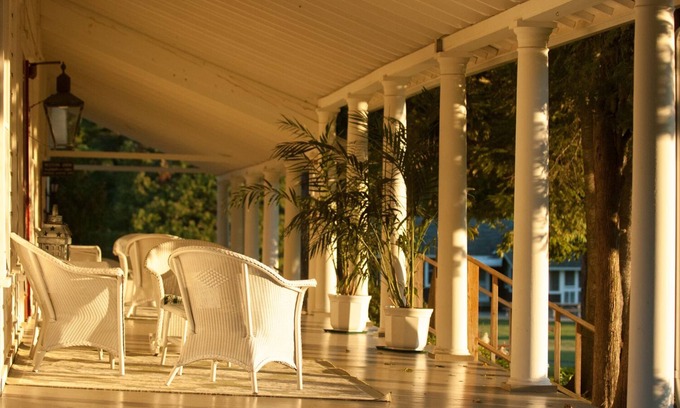 Lake Leelanau Resort | Relax at Fountain Point - Cottage 19 with Pool & Dining