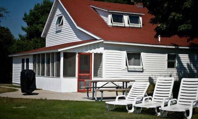 Lake Leelanau Resort | Discover Fountain Point - The Barn: Family-Friendly Retreat